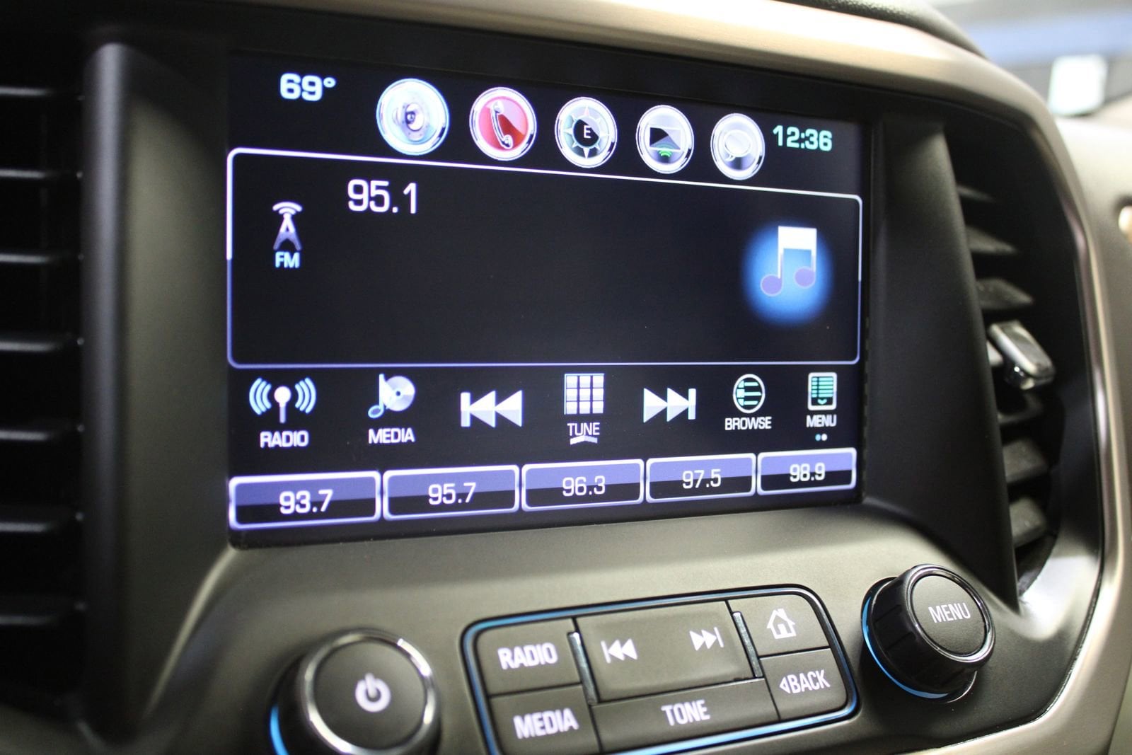 2017 GMC Acadia Denali - Photo 29