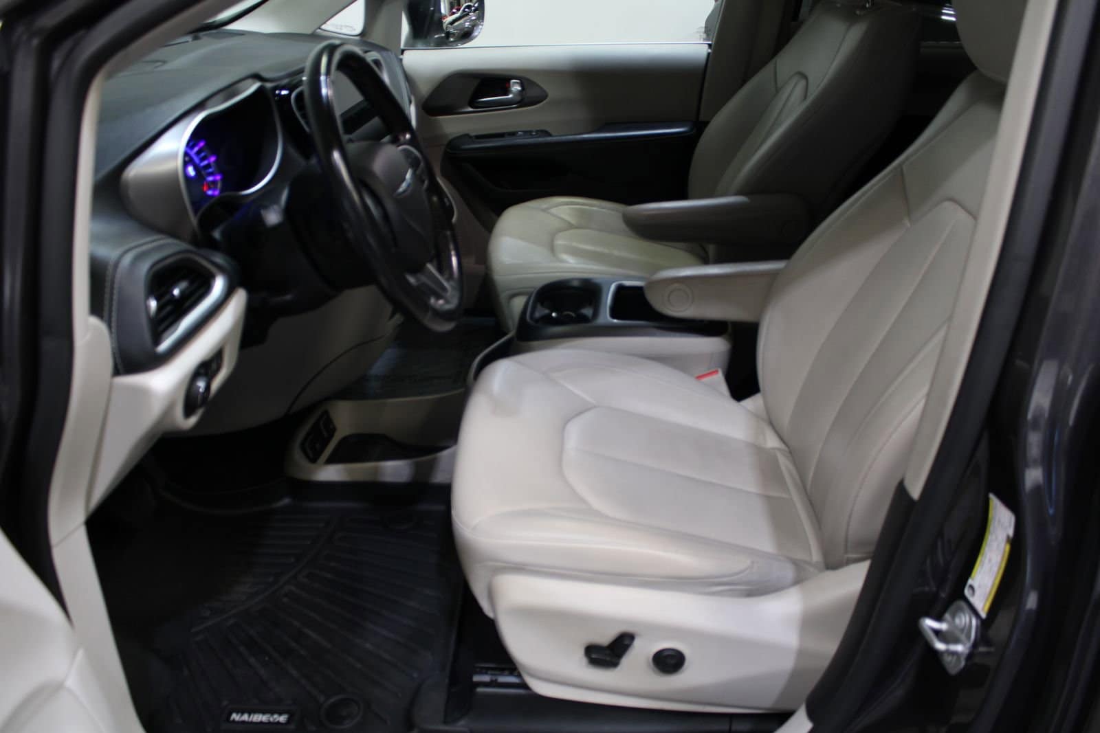 2021 Chrysler Pacifica Hybrid Touring L - Photo 26