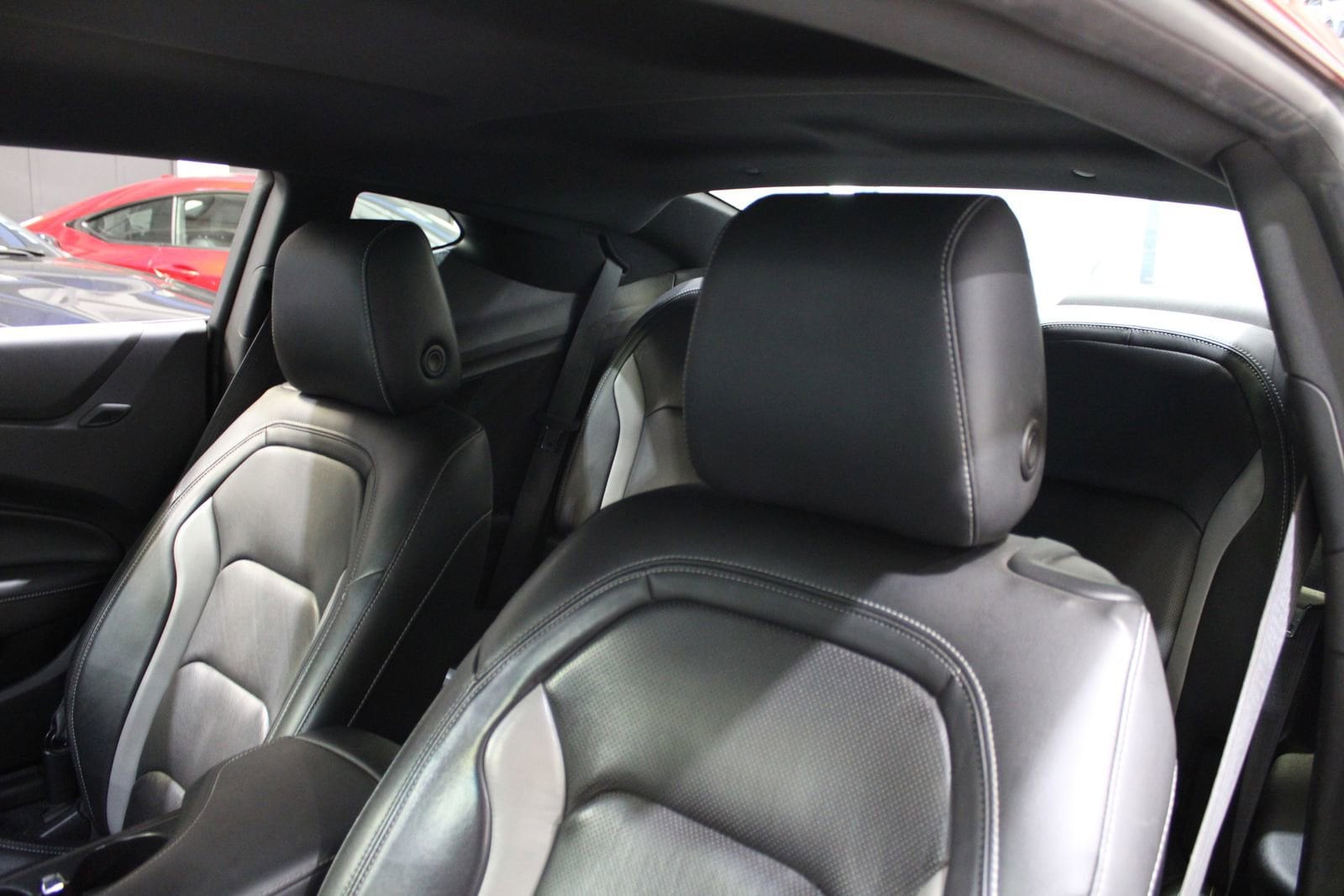 2019 Chevrolet Camaro 2LT - Photo 18