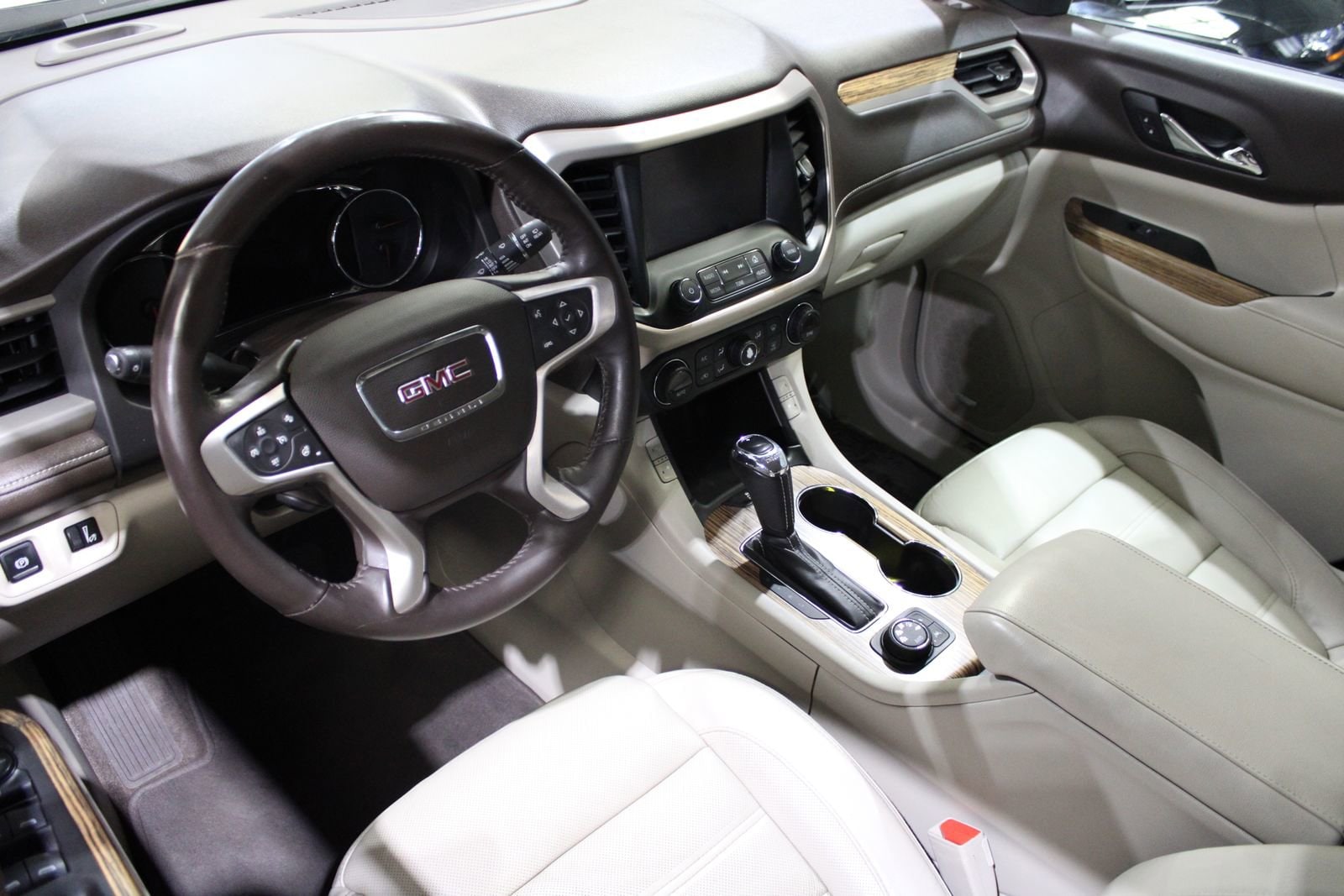 2017 GMC Acadia Denali - Photo 16