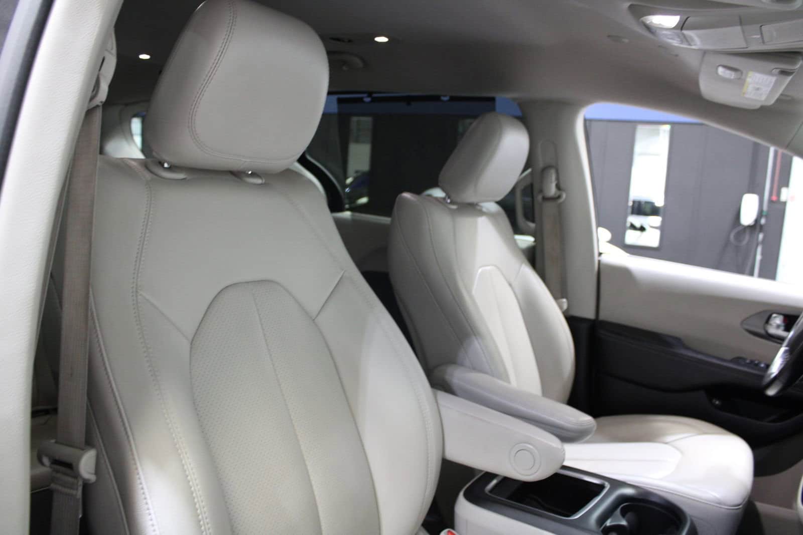 2021 Chrysler Pacifica Hybrid Touring L - Photo 24