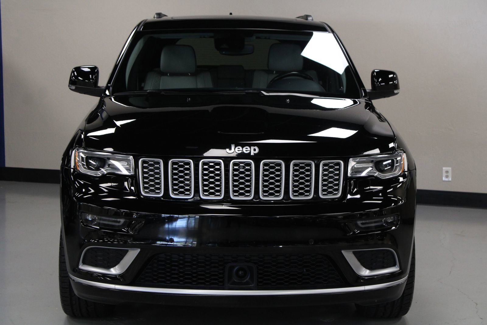 2020 Jeep Grand Cherokee Summit photo 3
