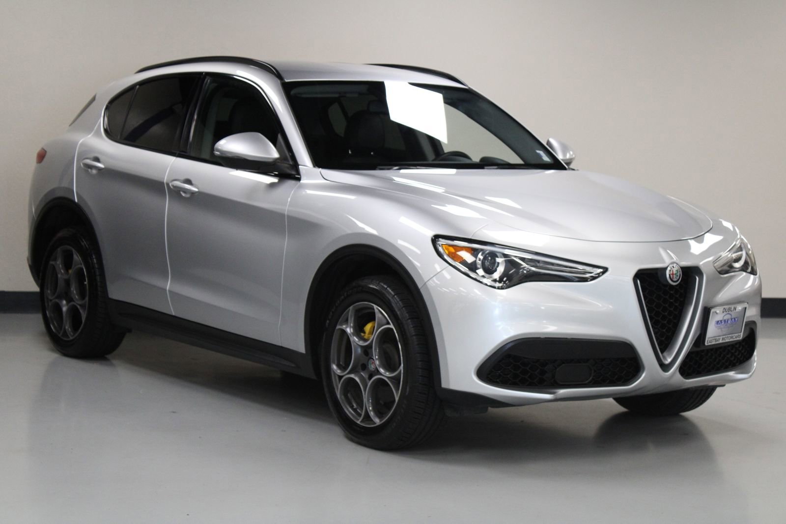 2019 Alfa Romeo Stelvio Base photo 2