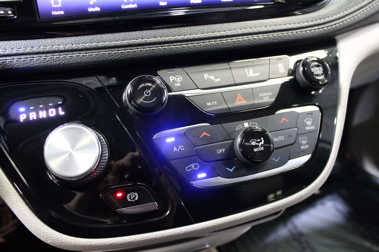 2021 Chrysler Pacifica Hybrid Touring L - Photo 37