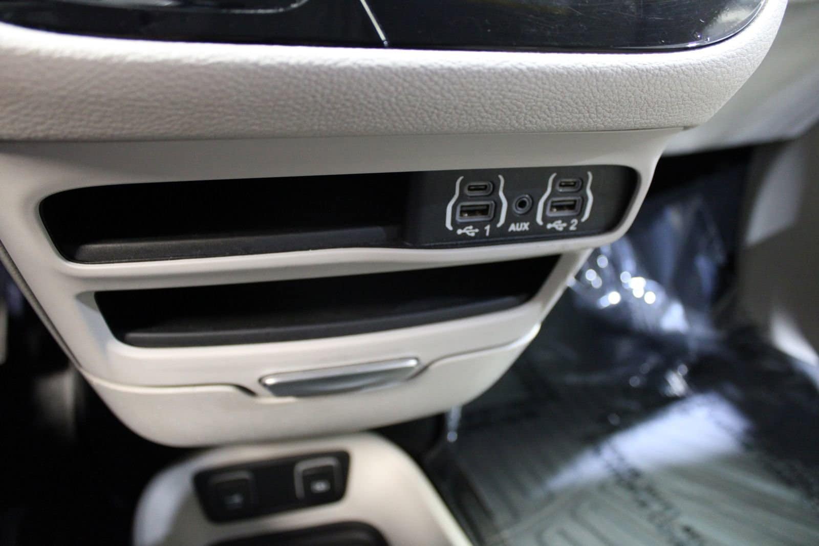 2021 Chrysler Pacifica Hybrid Touring L - Photo 38
