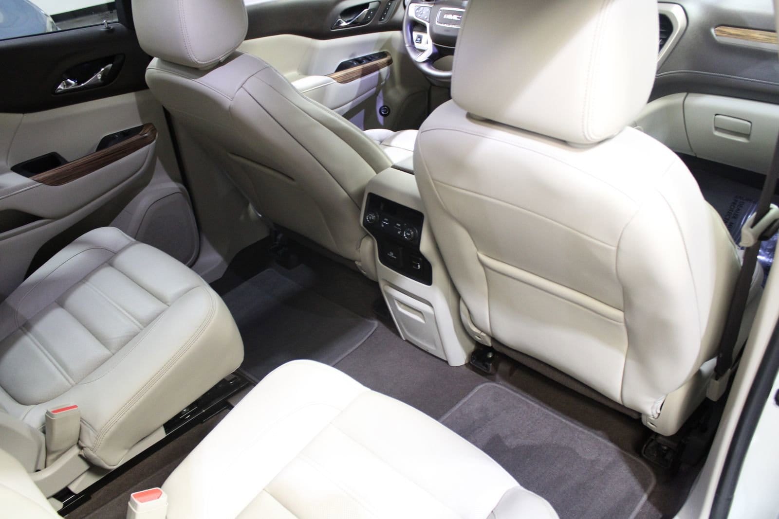 2017 GMC Acadia Denali - Photo 42