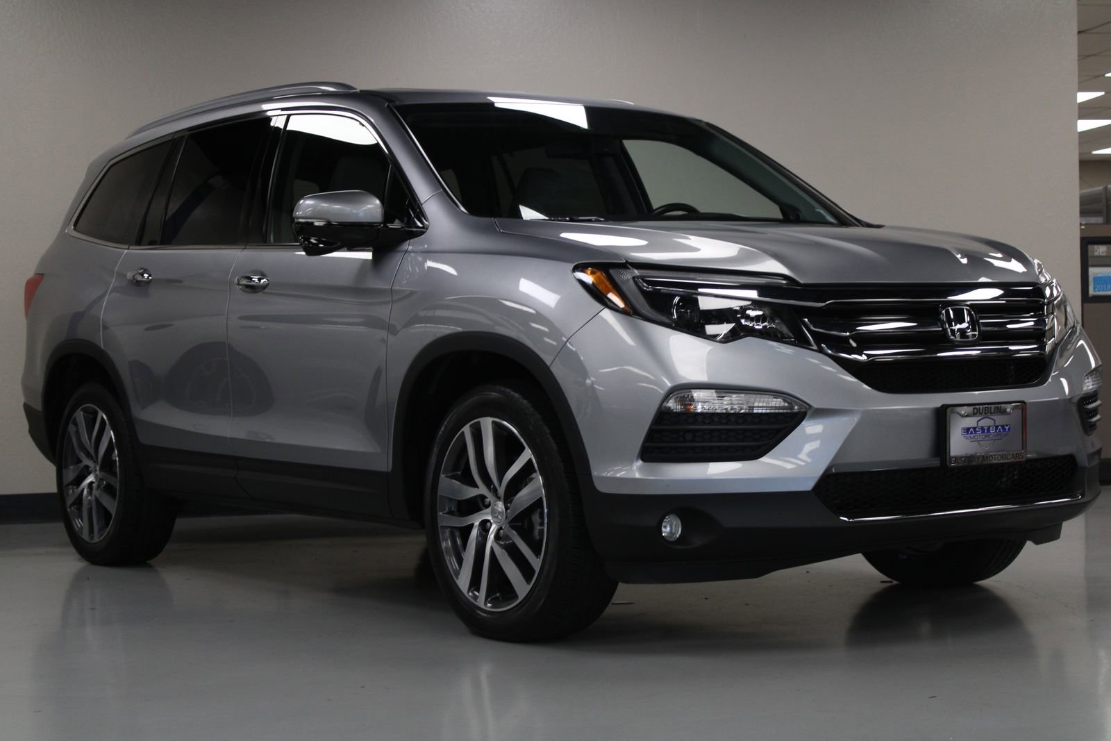 2016 Honda Pilot Touring photo 2