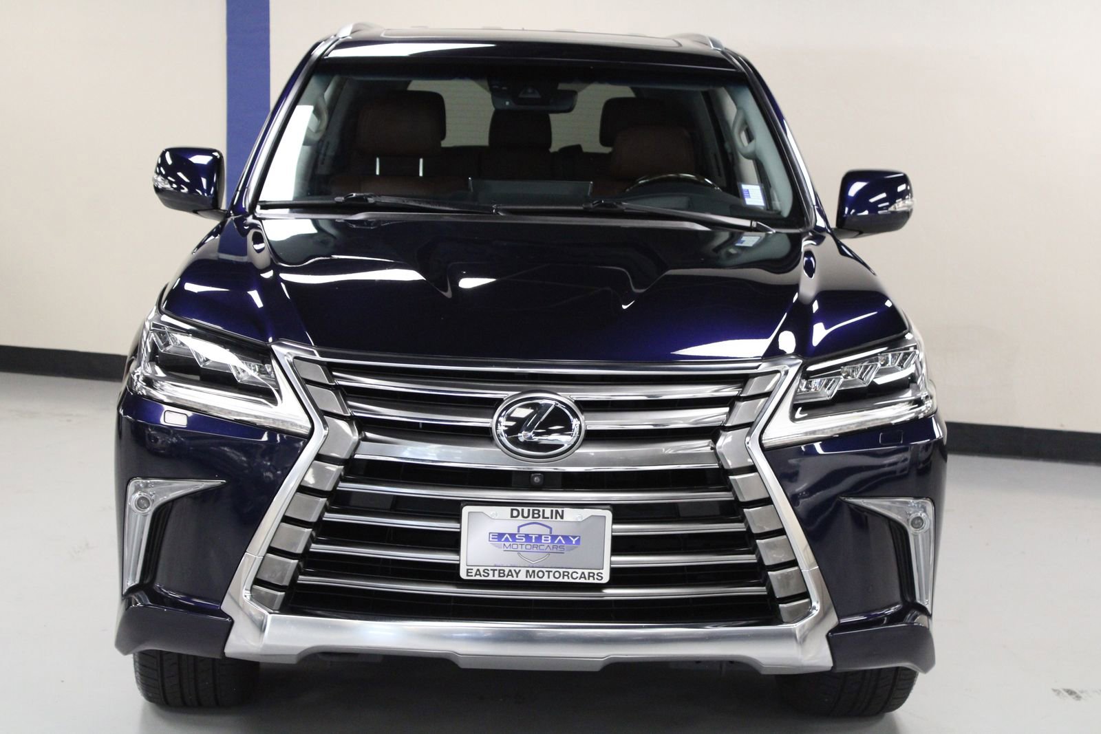2017 Lexus LX 570 photo 2