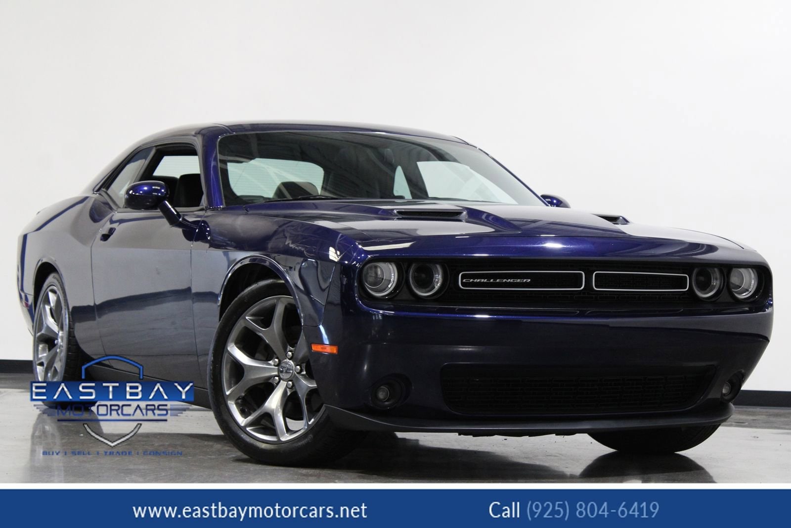 2016 Dodge Challenger SXT's photo