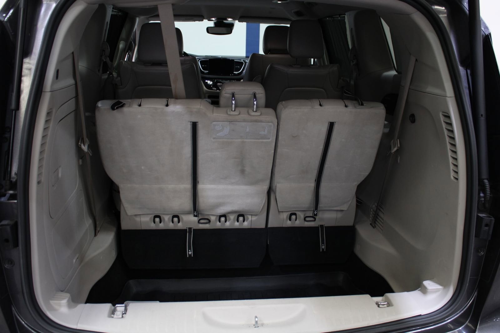 2021 Chrysler Pacifica Hybrid Touring L - Photo 12