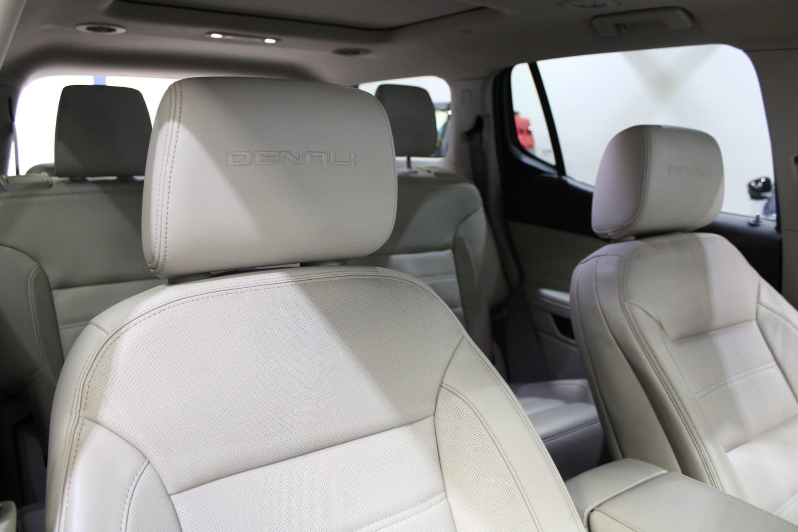 2017 GMC Acadia Denali - Photo 39