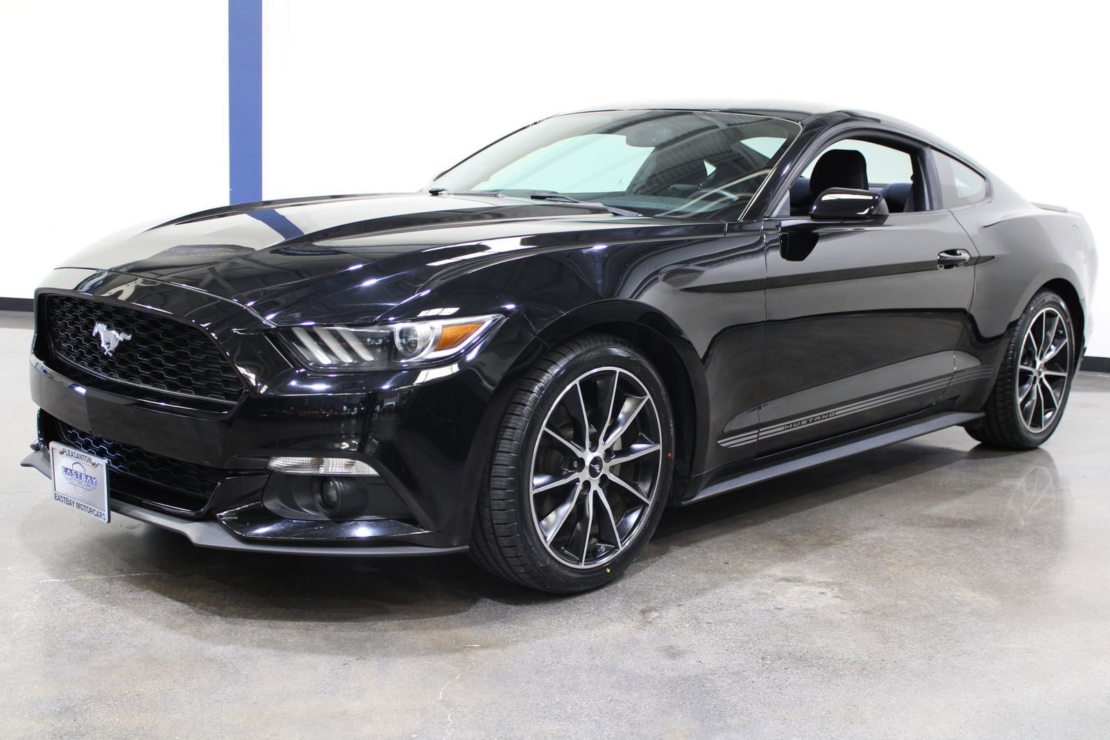 2017 Ford Mustang EcoBoost - Photo 6