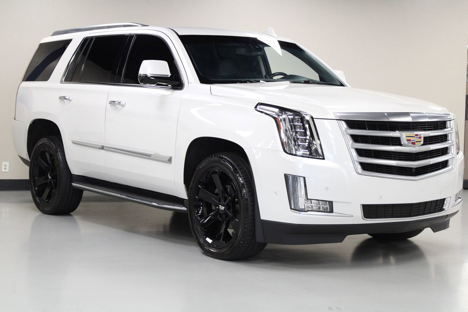 2019 Cadillac Escalade Base photo 2