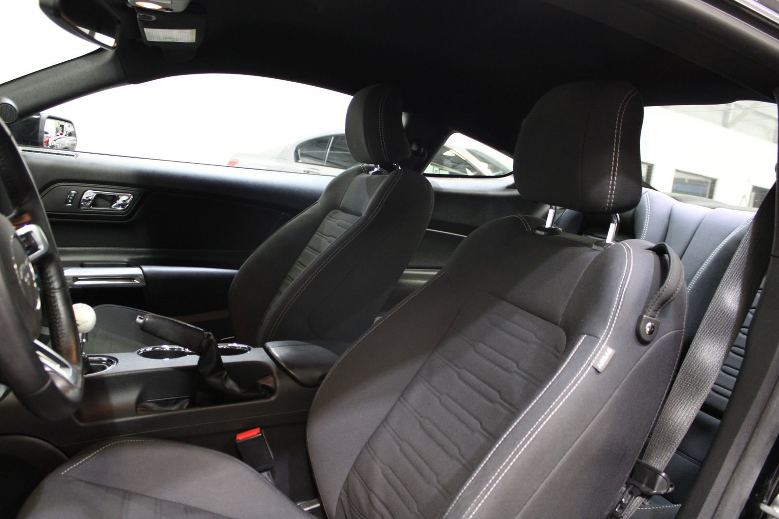 2017 Ford Mustang EcoBoost - Photo 21
