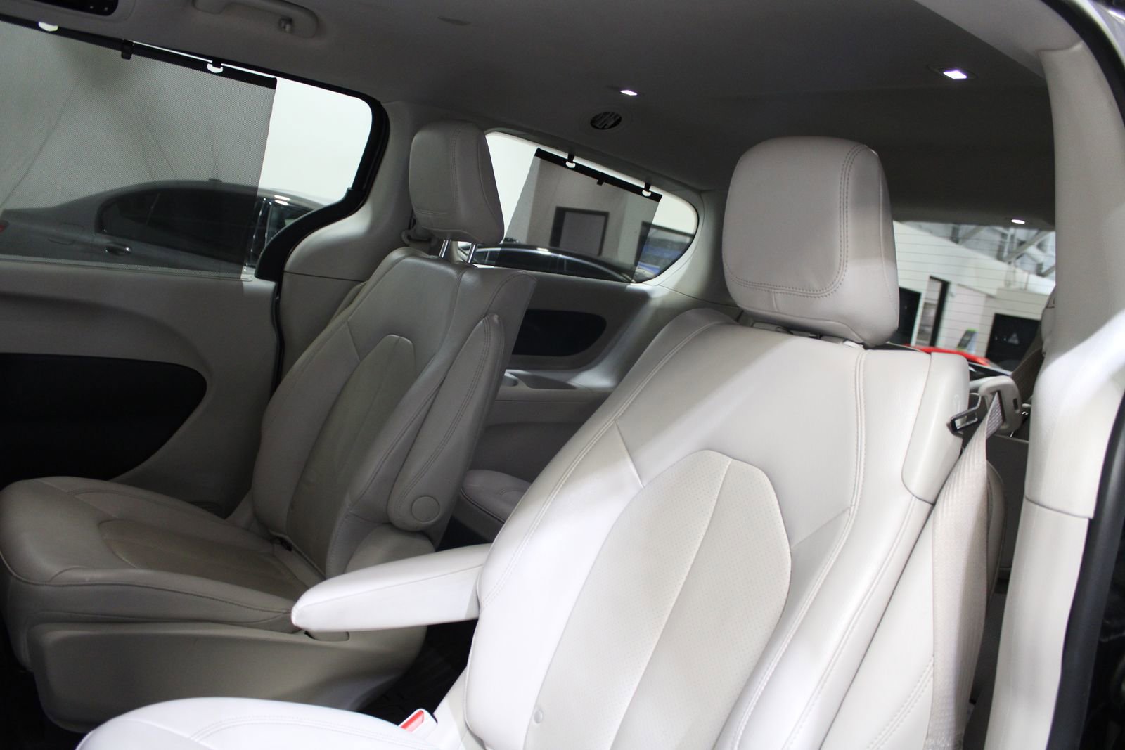 2021 Chrysler Pacifica Hybrid Touring L - Photo 15