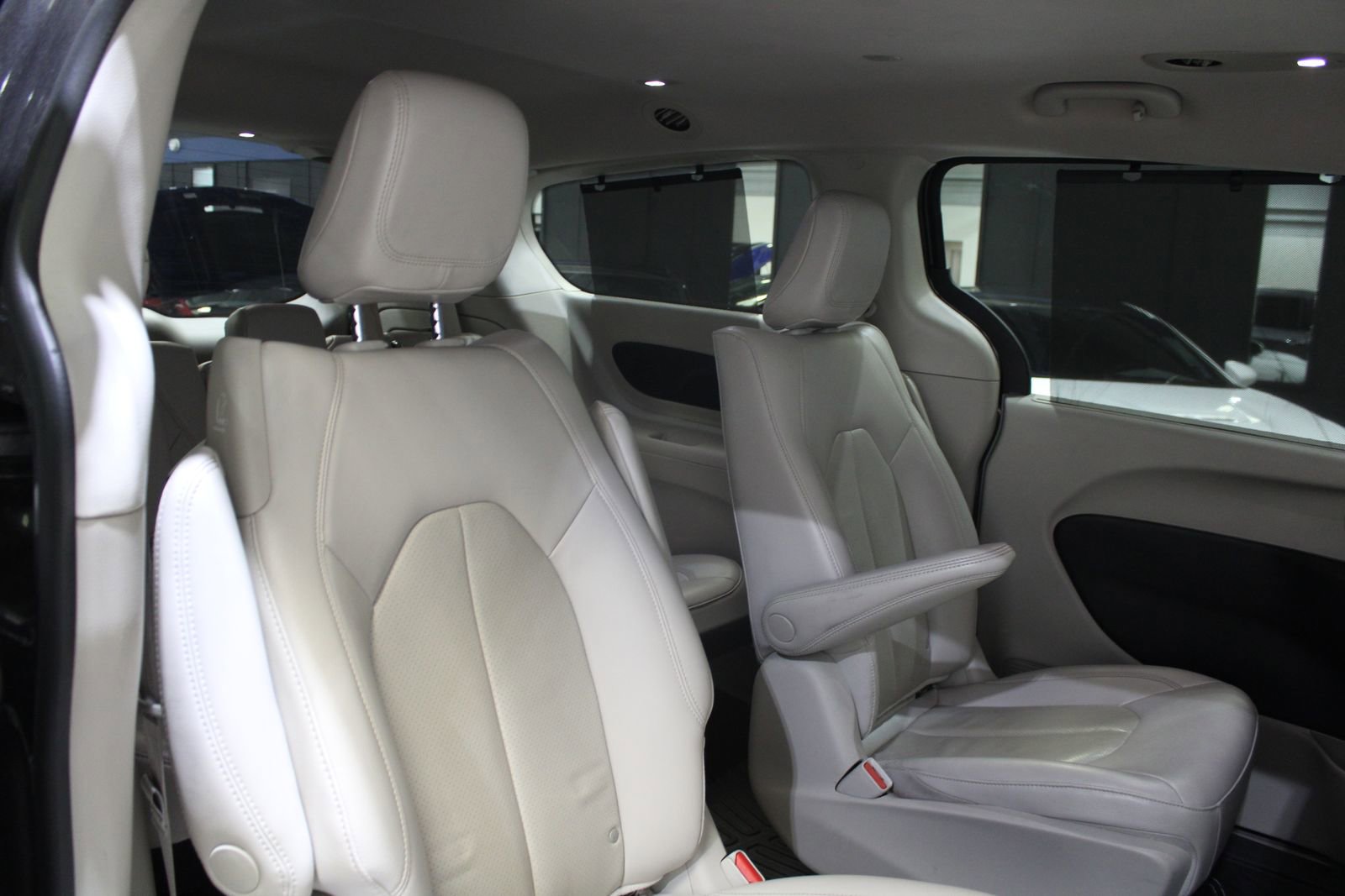 2021 Chrysler Pacifica Hybrid Touring L - Photo 19