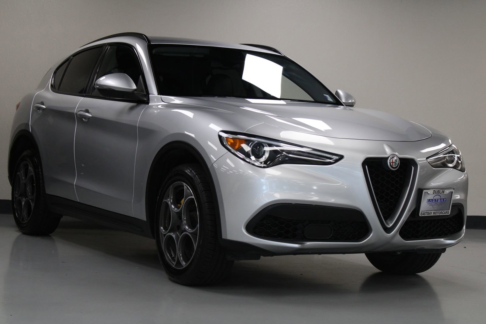 2019 Alfa Romeo Stelvio Base photo 3