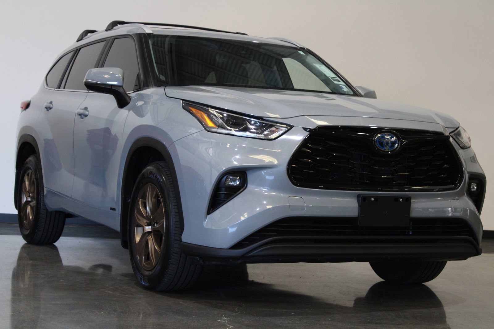 2023 Toyota Highlander Hybrid XLE photo 2