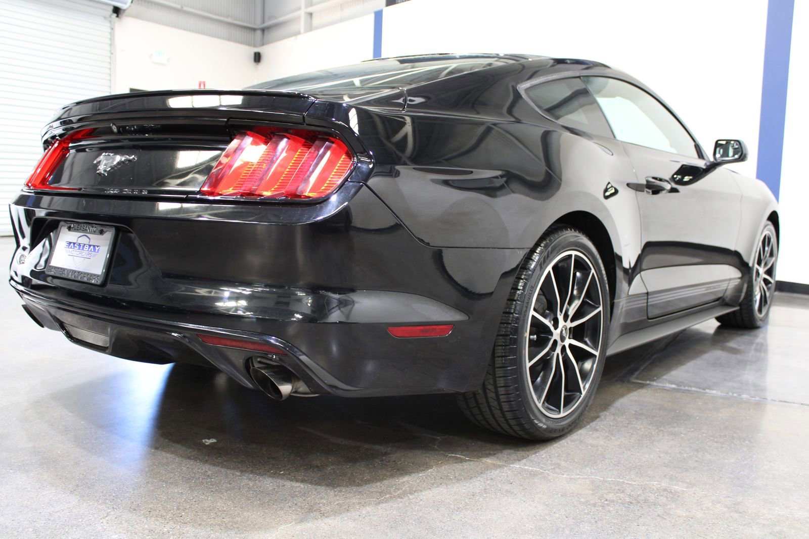 2017 Ford Mustang EcoBoost - Photo 11