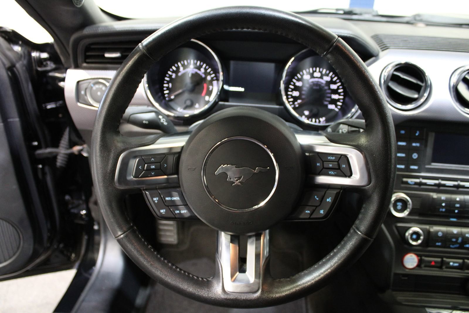 2017 Ford Mustang EcoBoost - Photo 24