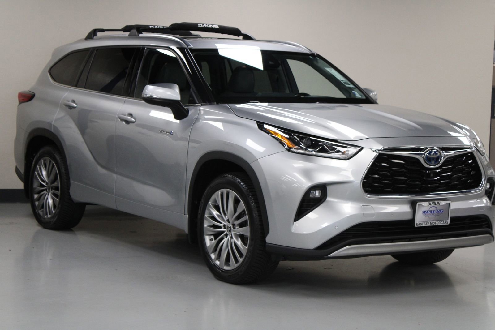 2020 Toyota Highlander Hybrid Platinum photo 2