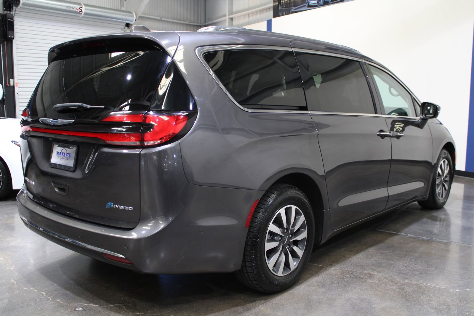 2021 Chrysler Pacifica Hybrid Touring L - Photo 11