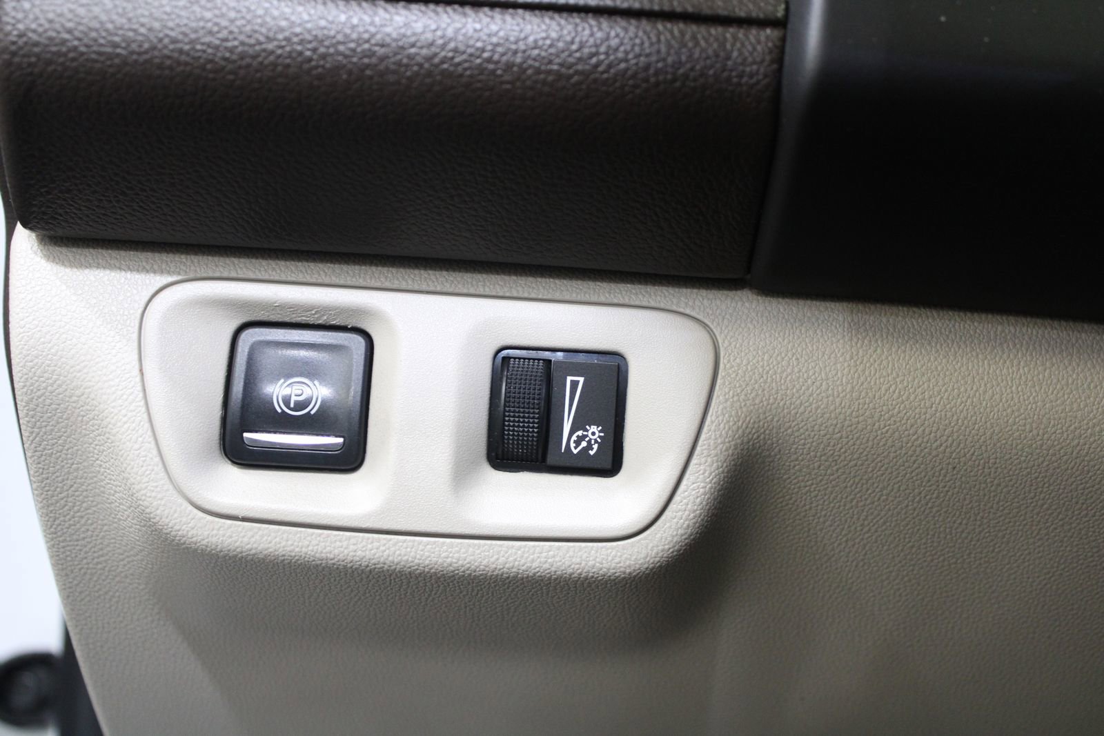 2017 GMC Acadia Denali - Photo 23