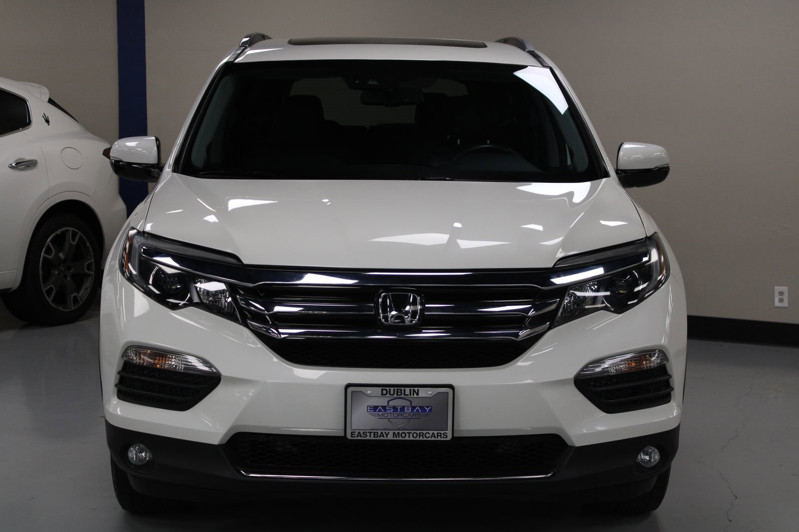 2017 Honda Pilot Elite photo 4