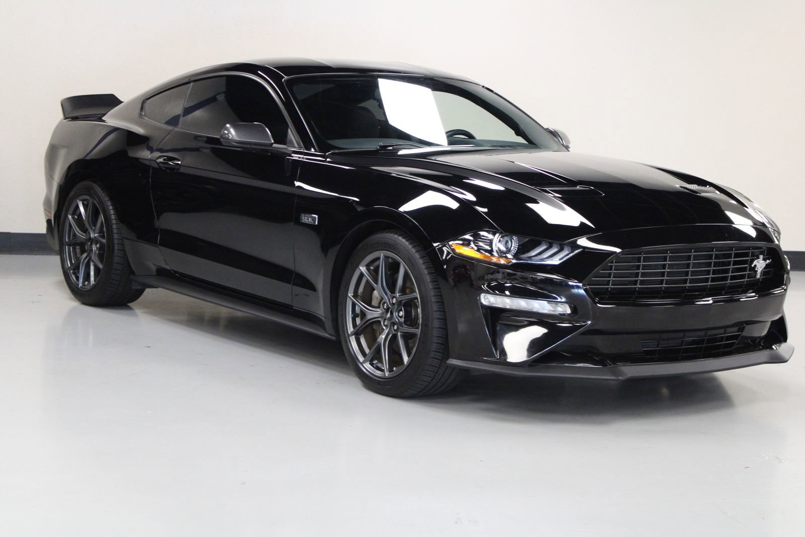2020 Ford Mustang EcoBoost photo 2