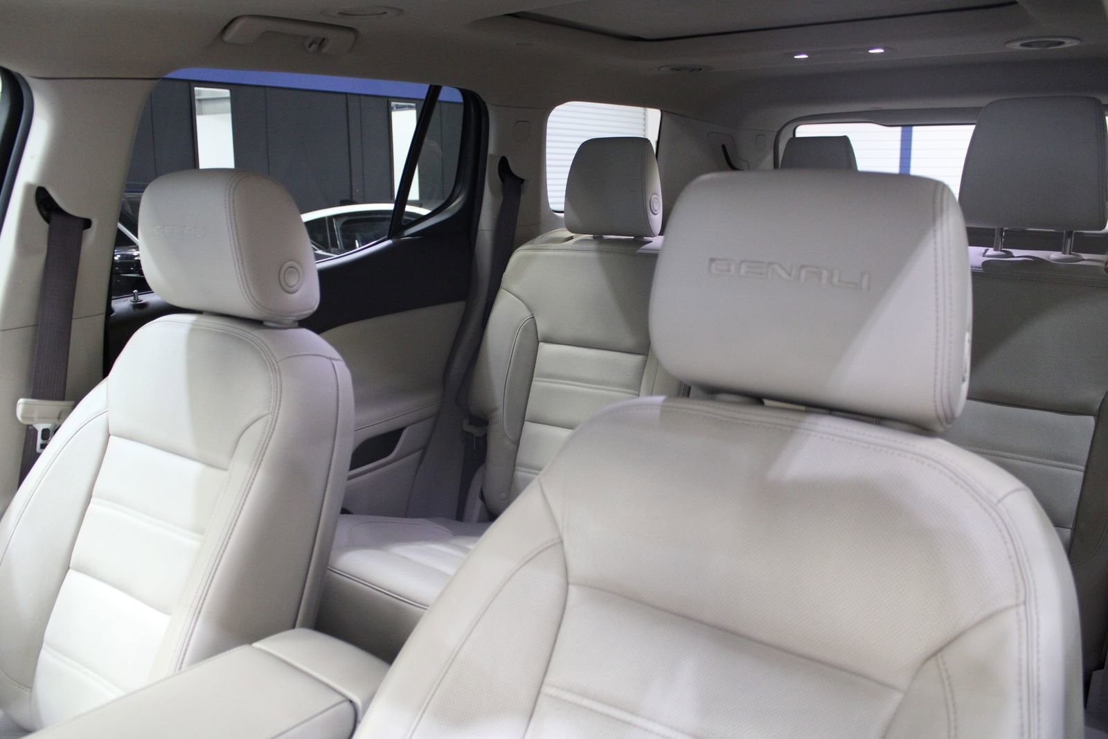 2017 GMC Acadia Denali - Photo 18