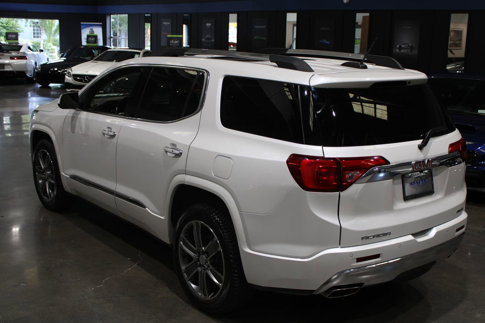 2017 GMC Acadia Denali - Photo 11
