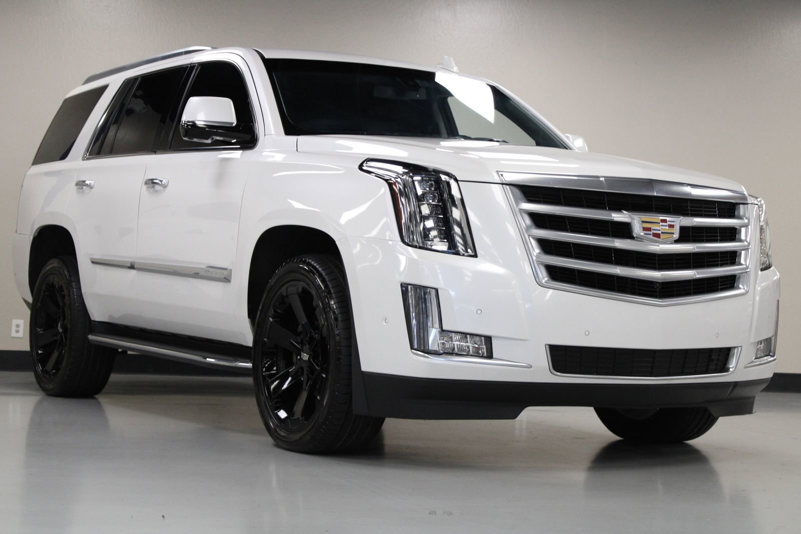 2019 Cadillac Escalade Base photo 3
