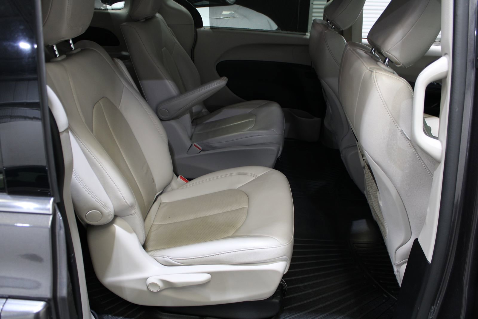 2021 Chrysler Pacifica Hybrid Touring L - Photo 18