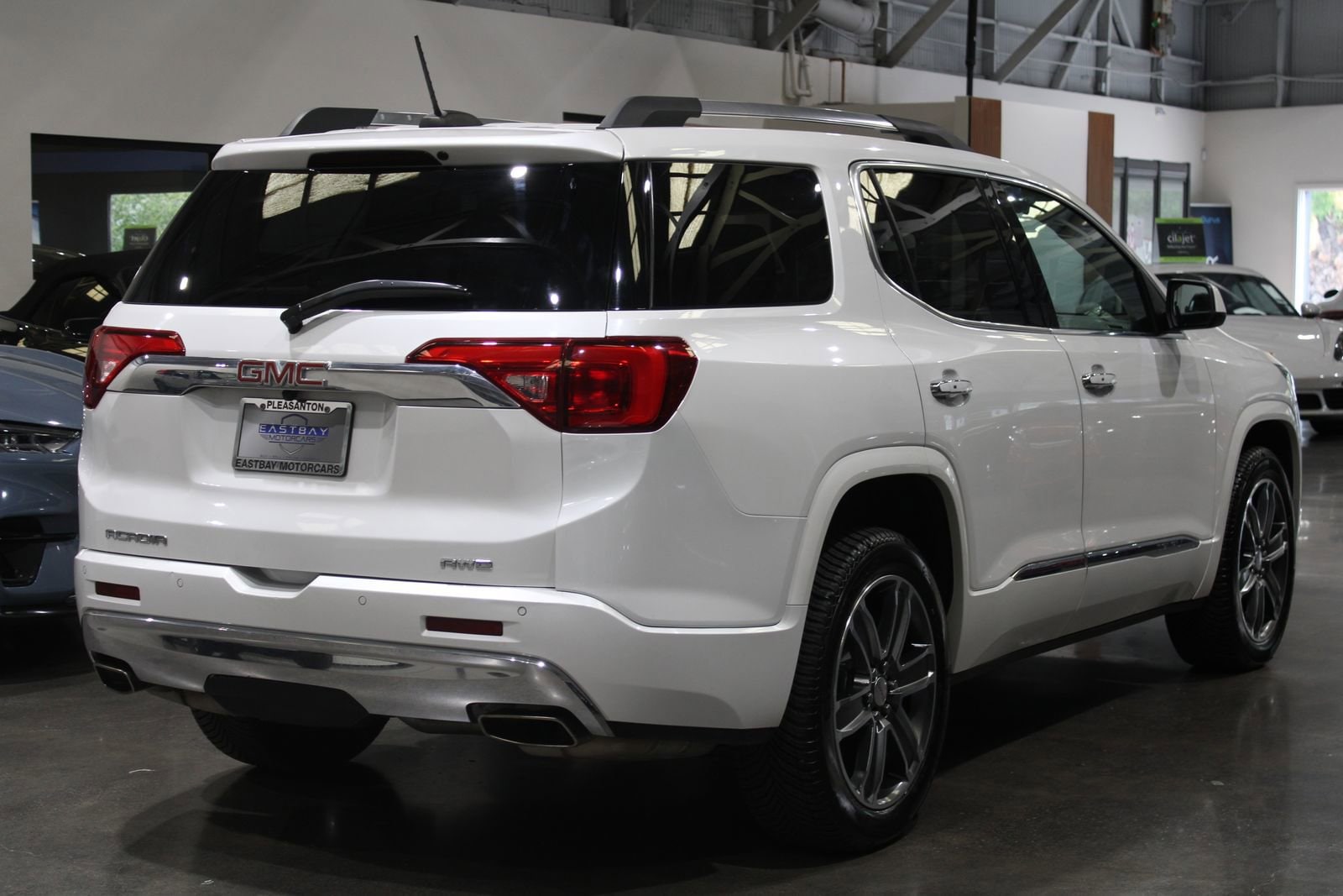 2017 GMC Acadia Denali - Photo 14