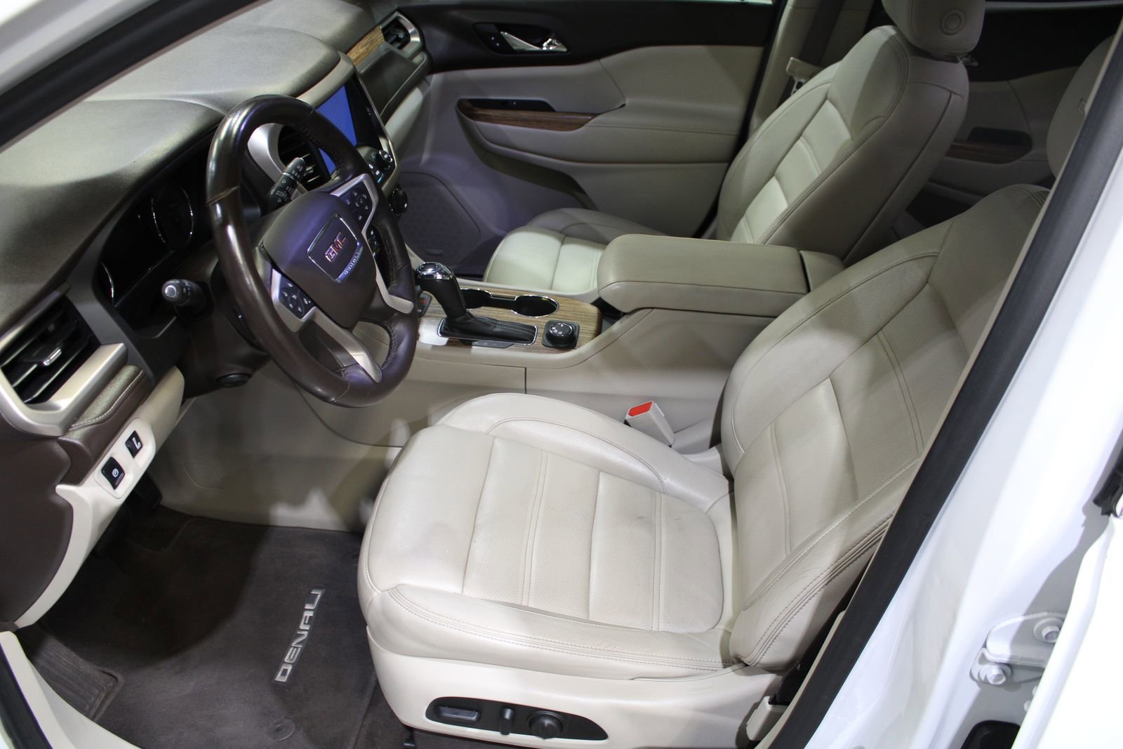 2017 GMC Acadia Denali - Photo 17