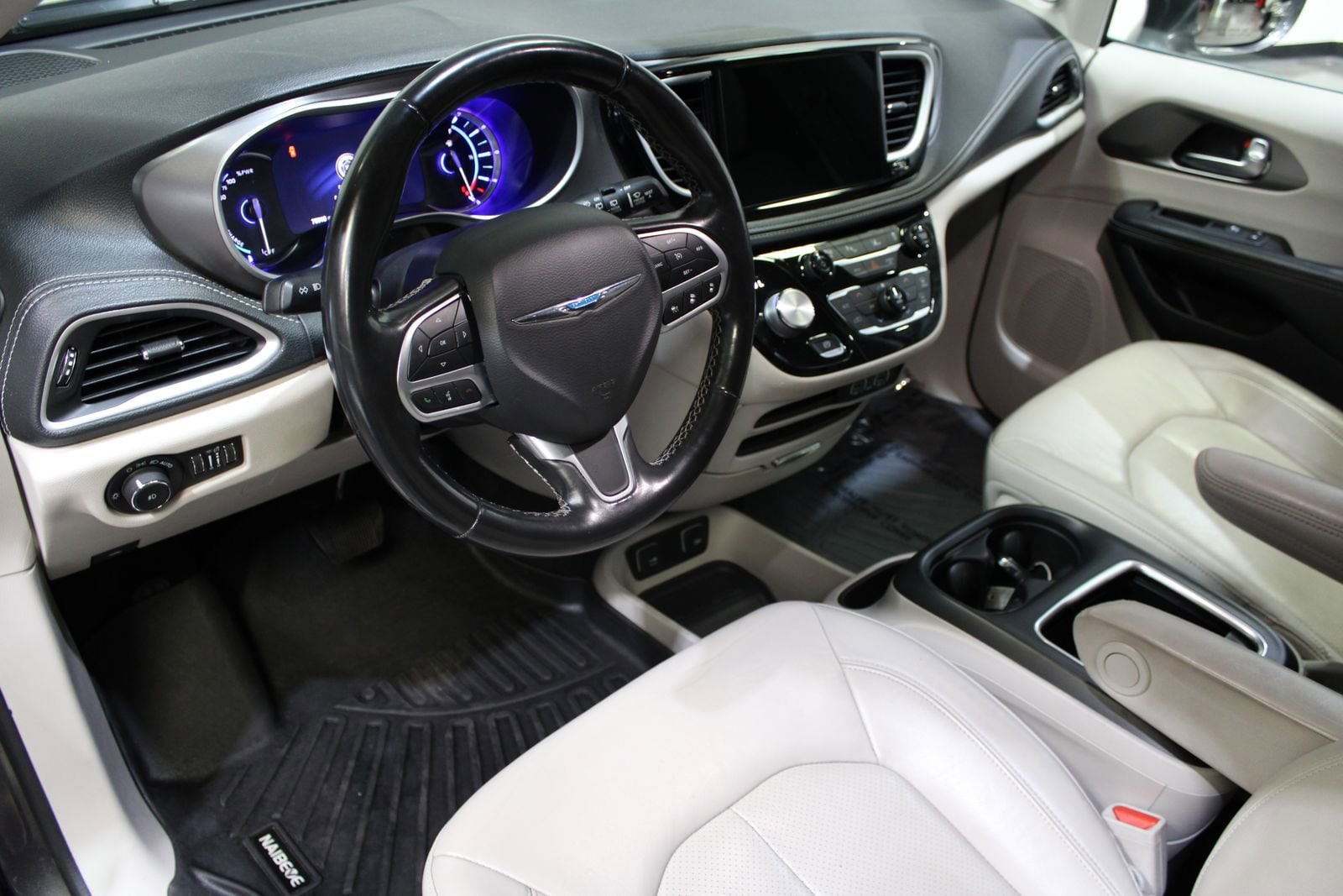 2021 Chrysler Pacifica Hybrid Touring L - Photo 29
