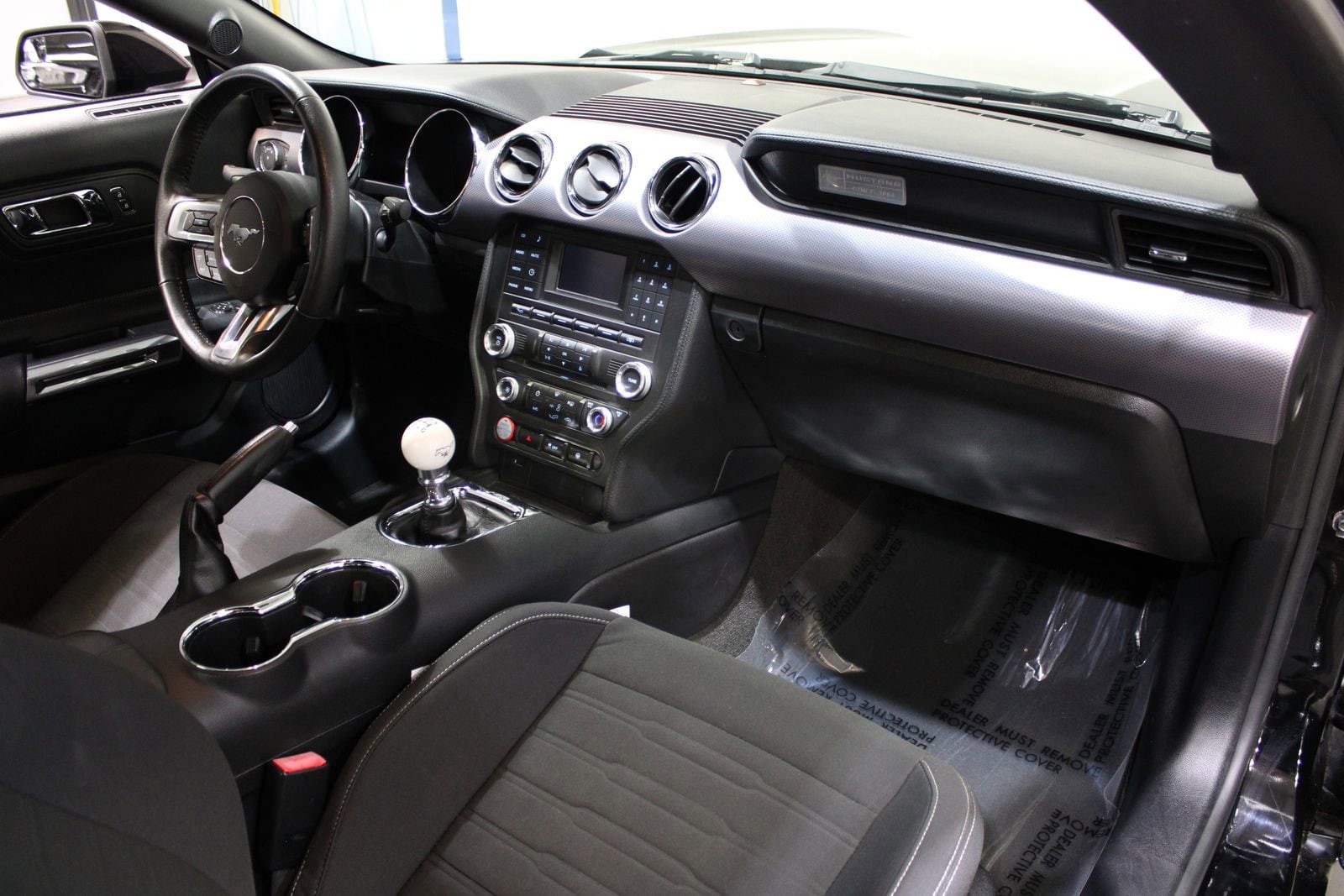 2017 Ford Mustang EcoBoost - Photo 18