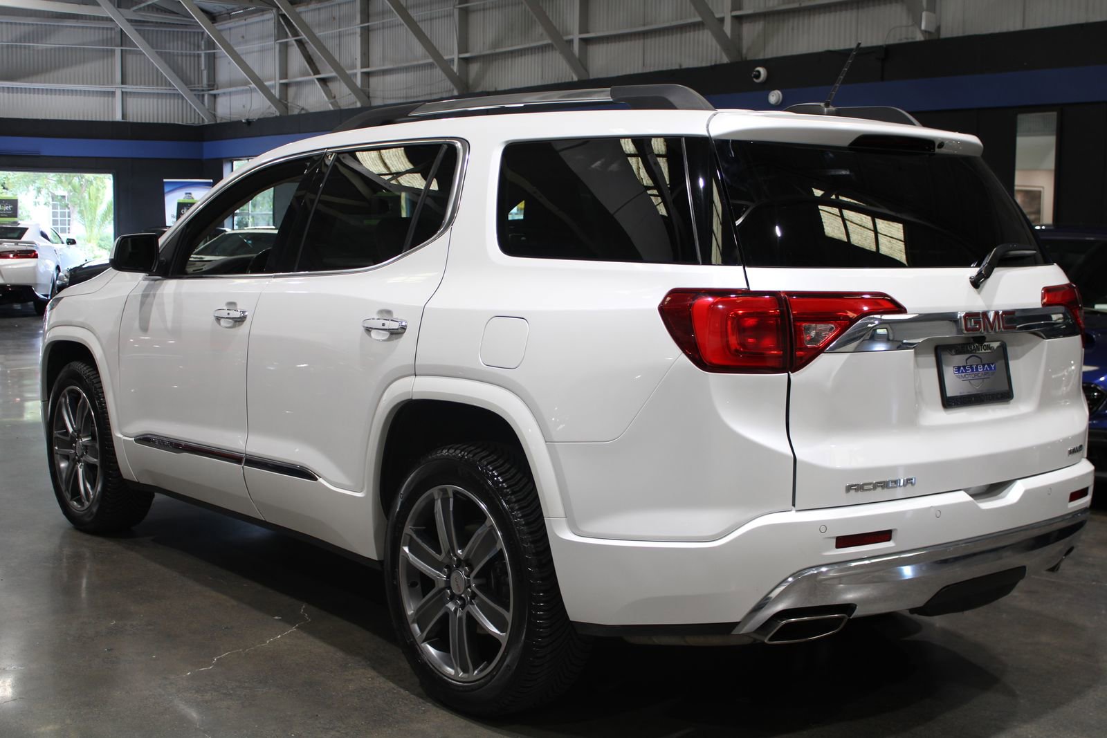 2017 GMC Acadia Denali - Photo 10