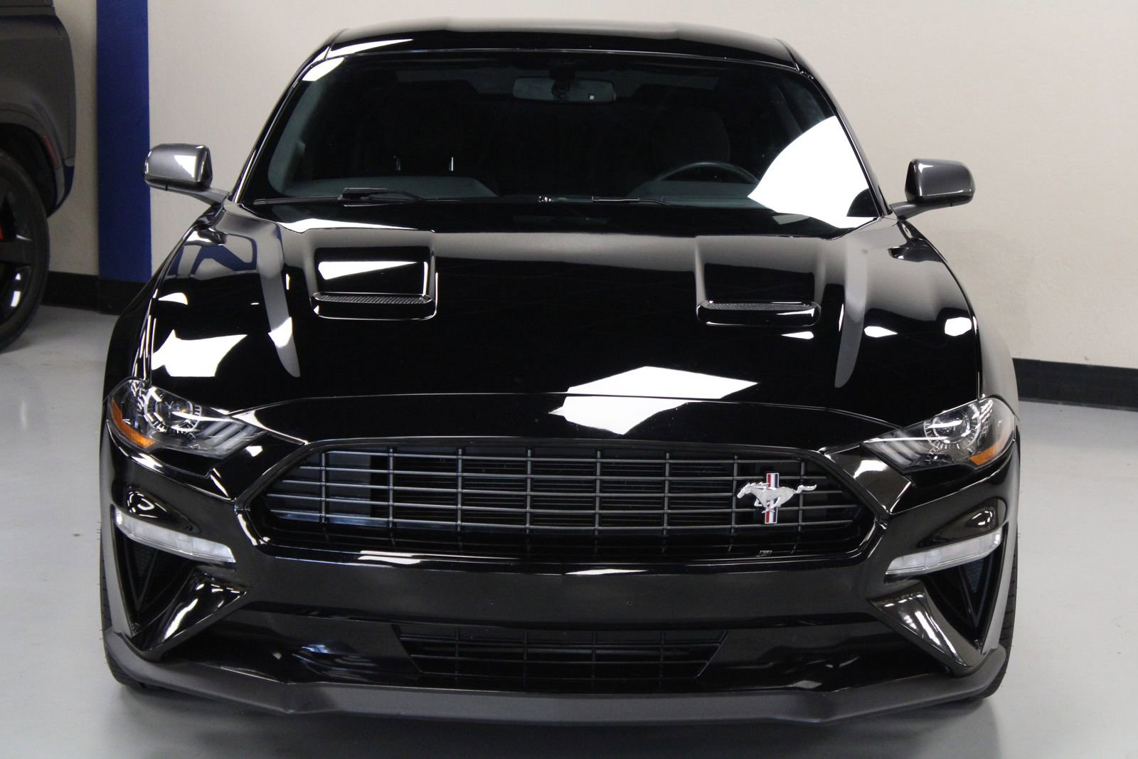 2020 Ford Mustang EcoBoost photo 4