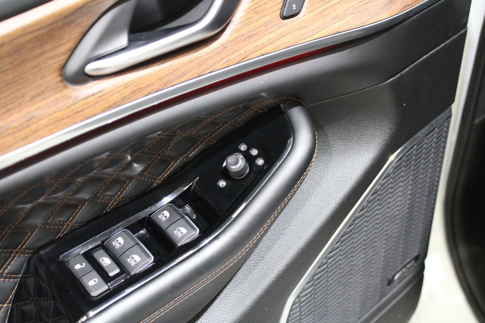 2023 Jeep Grand Cherokee L Summit - Photo 19