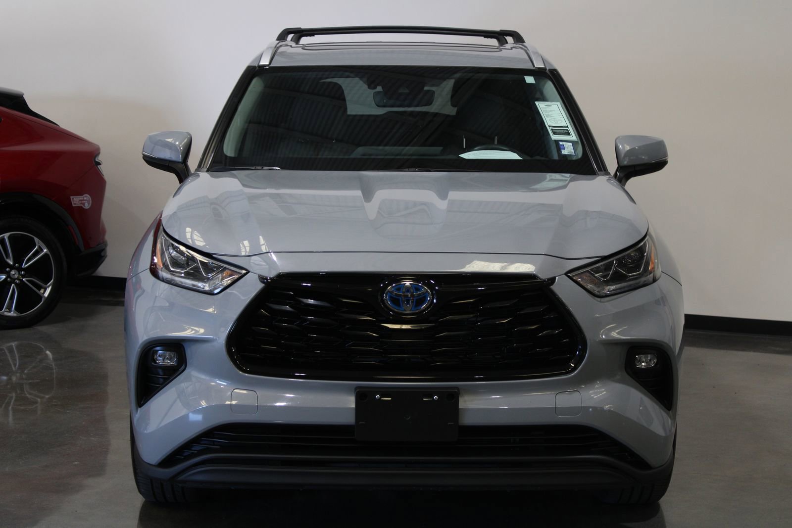 2023 Toyota Highlander Hybrid XLE photo 3