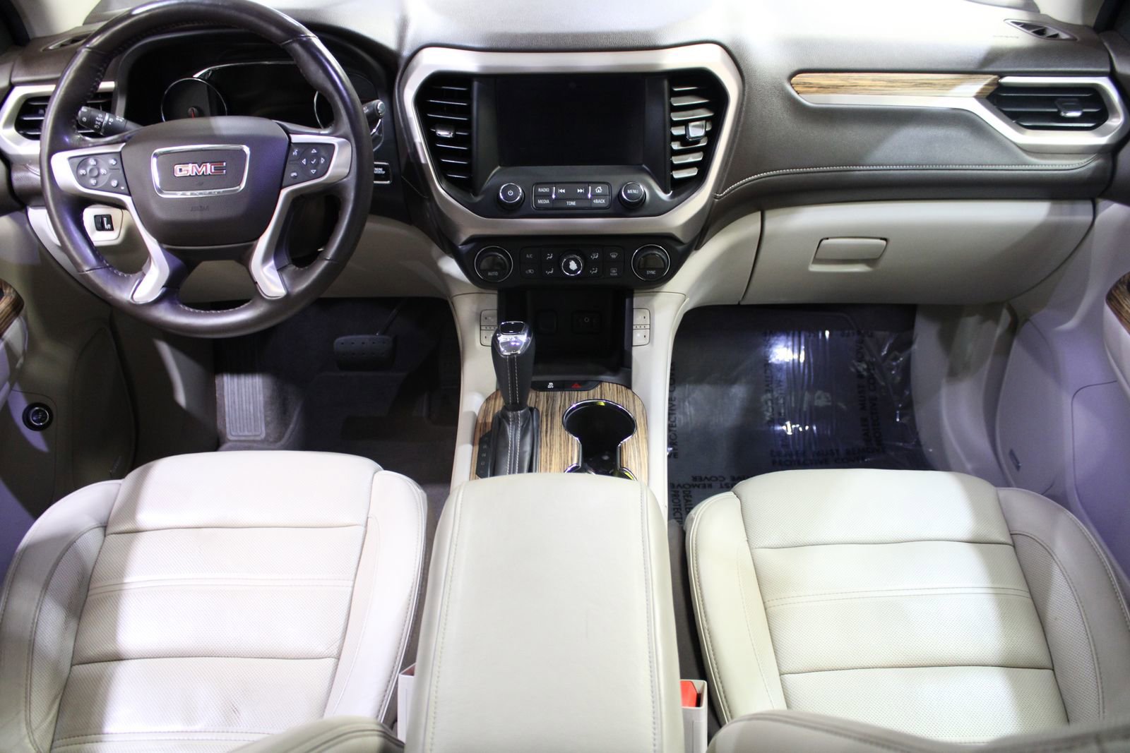 2017 GMC Acadia Denali - Photo 44