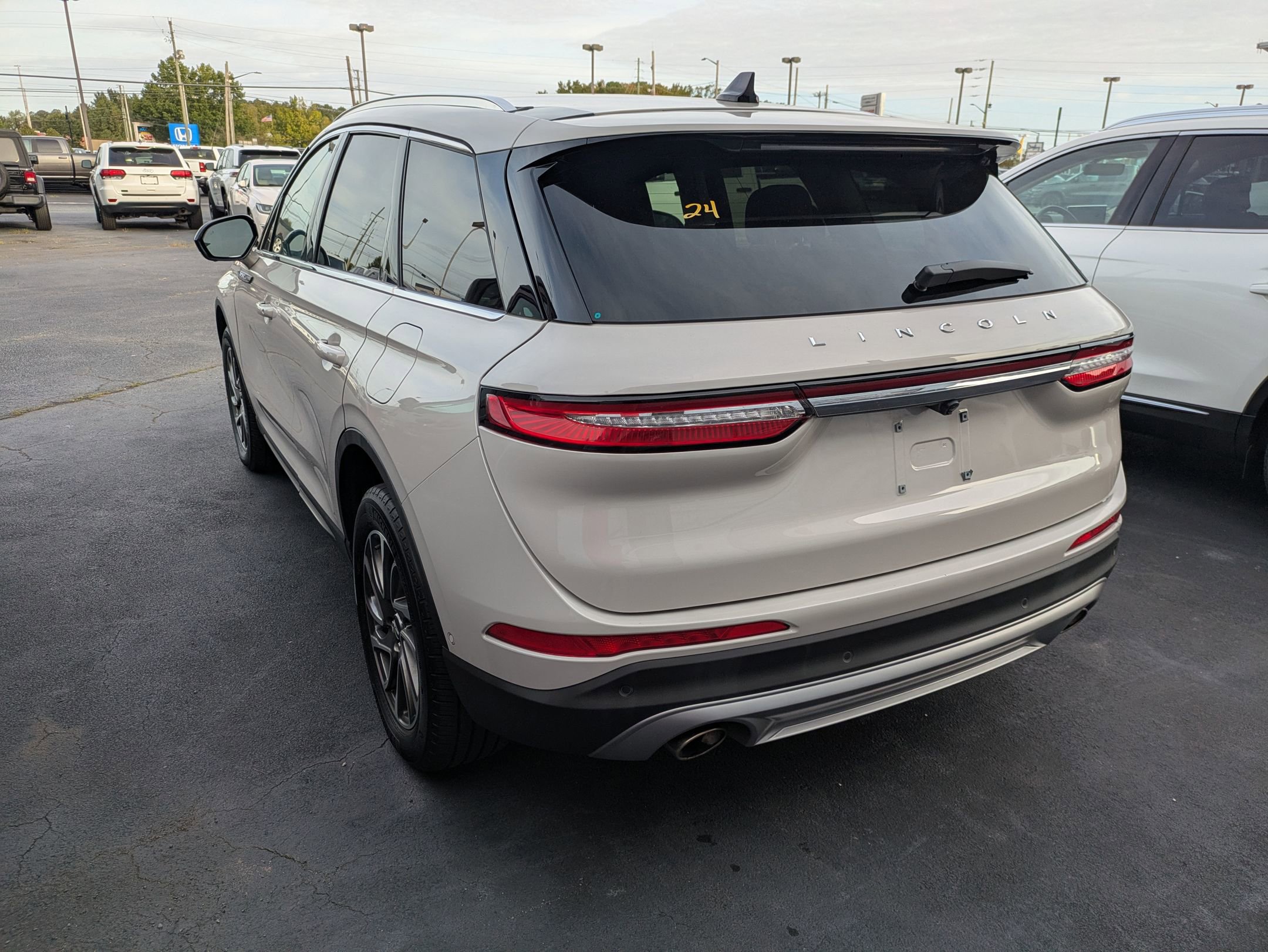 2021 Lincoln Corsair Standard photo 4