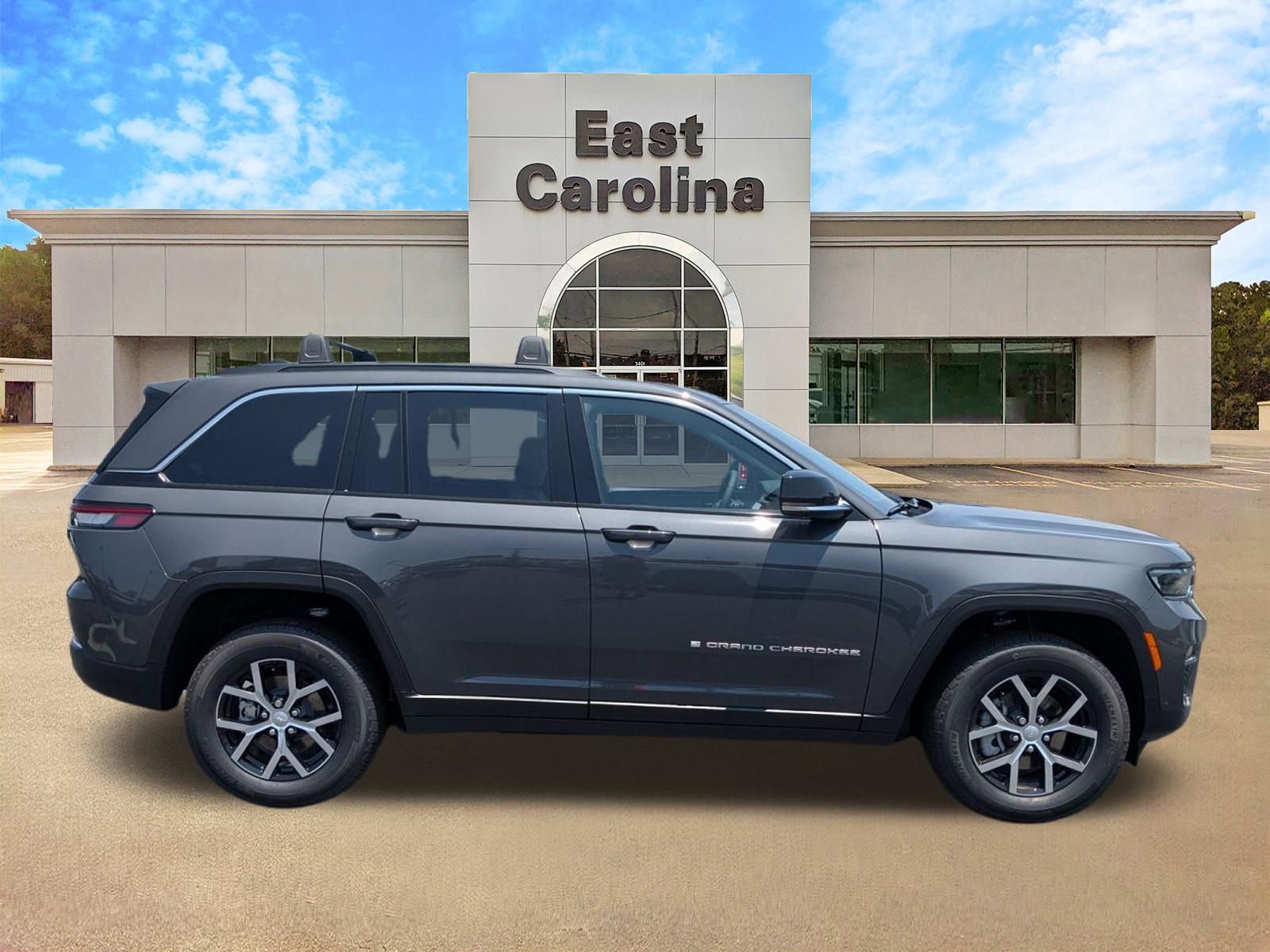 2025 Jeep Grand Cherokee Limited Sport photo 2
