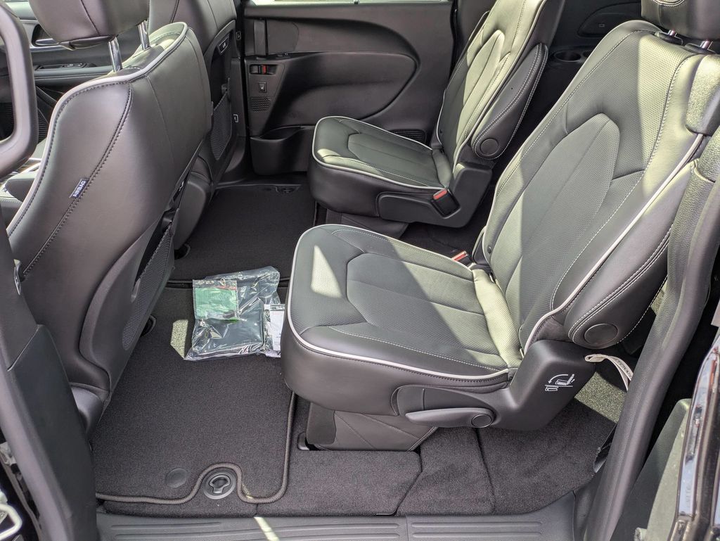 2026 Chrysler Pacifica Limited - Photo 26
