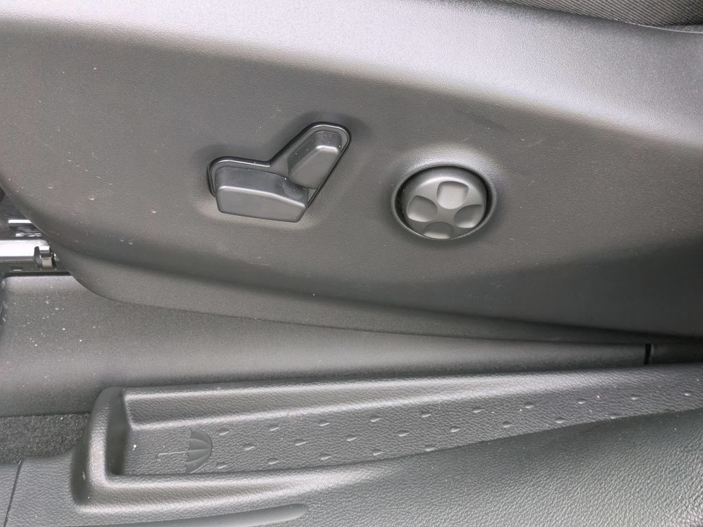 2026 Chrysler Pacifica Limited - Photo 13