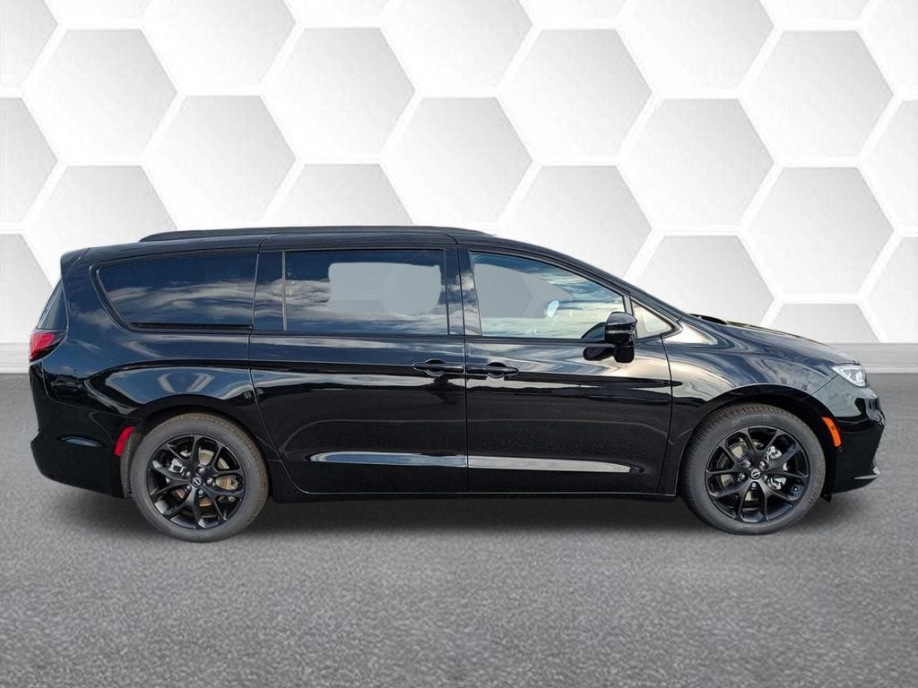 2026 Chrysler Pacifica Limited - Photo 2