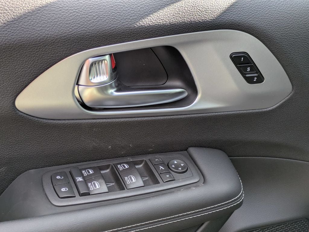 2026 Chrysler Pacifica Limited - Photo 11