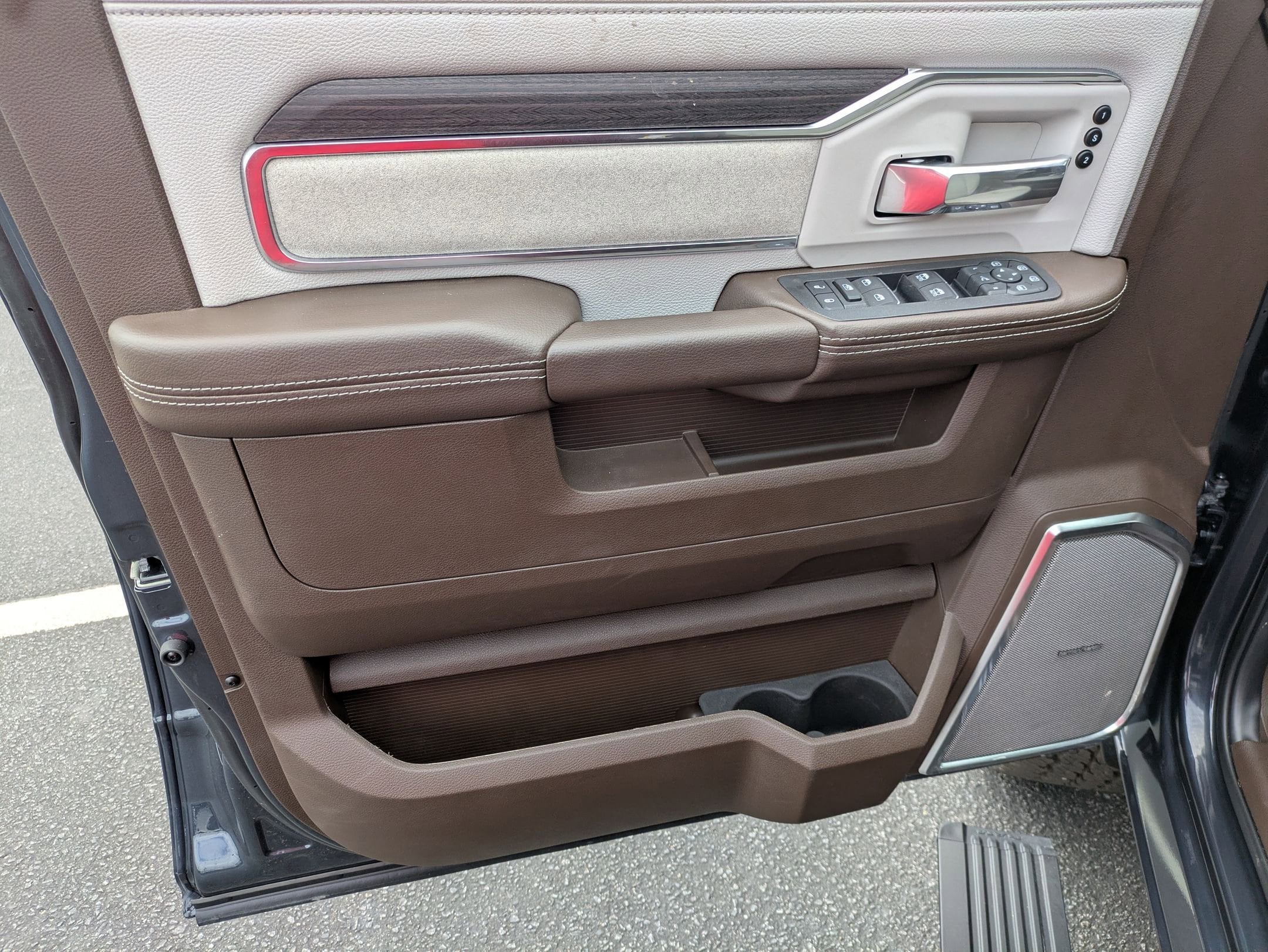 2026 RAM 2500 Laramie - Photo 10