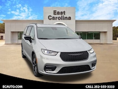 2026 Chrysler Pacifica Limited Passenger Van